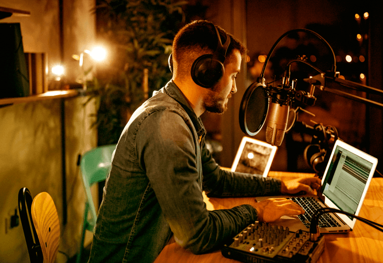Crescimento dos podcasts: veja como eles estão dominando o setor